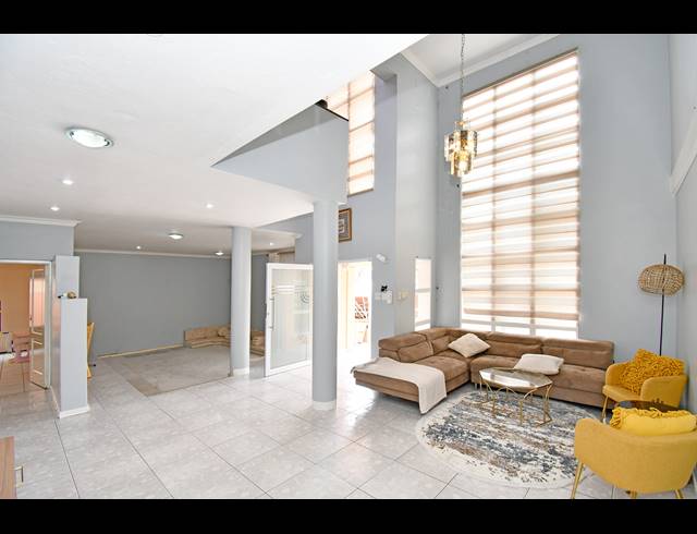 6 BEDROOM HOUSE FOR SALE IN CROWN NORTH